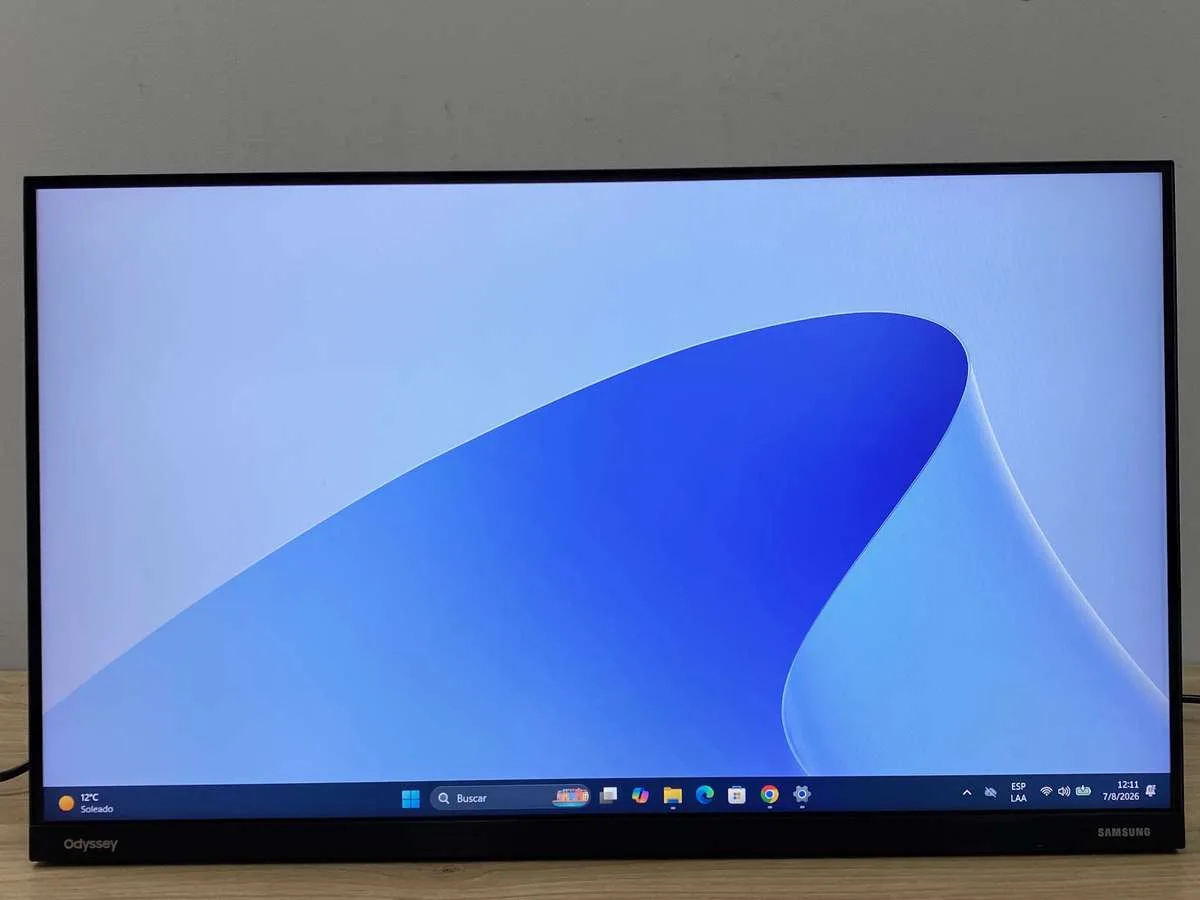 Monitor Samsung LS24BG300ELCZB 24 Pulgadas Caja Dañada (Outlet)