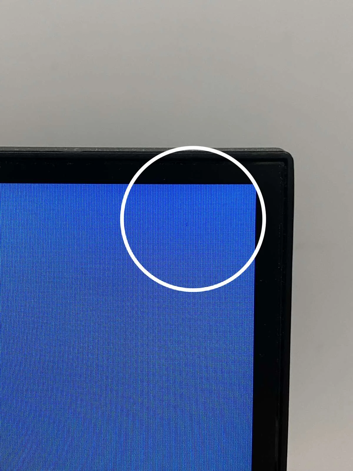 Monitor Philips 221V8/77 21,5 Pulgadas 1 Pixel quemado lado derecho superior, marcas en el (Outlet)