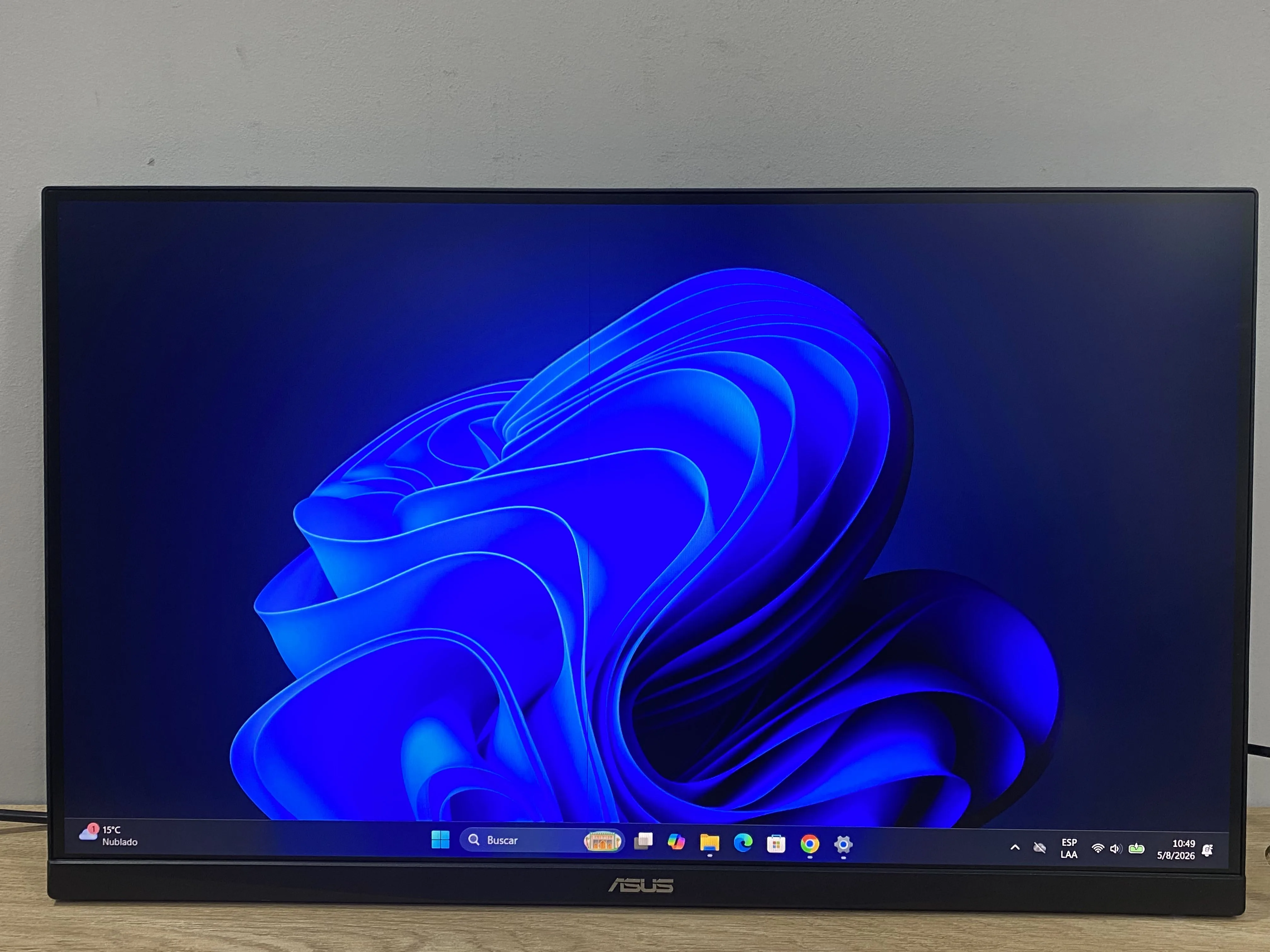 Monitor Asus VG279Q3A-J 27 Pulgadas Linea de pixel vertical en centro de pantalla (Outlet)