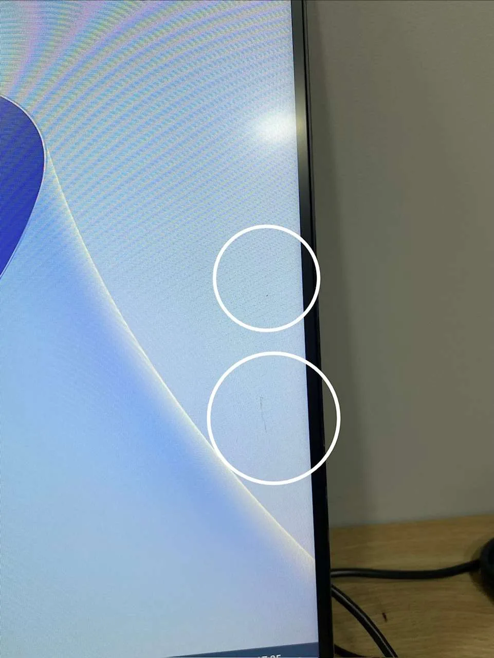 Monitor Samsung LS32BM500ELCZB 32 Pulgadas 1 PIXEL QUEMADO + RAYA EN PANTALLA LADO DERECHO (Outlet)