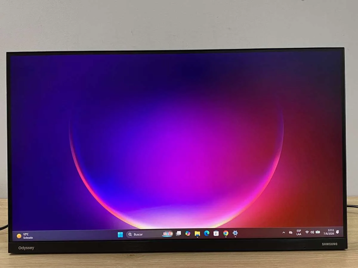 Monitor Samsung LS24BG300ELCZB 24 Pulgadas Caja Dañada (Outlet)