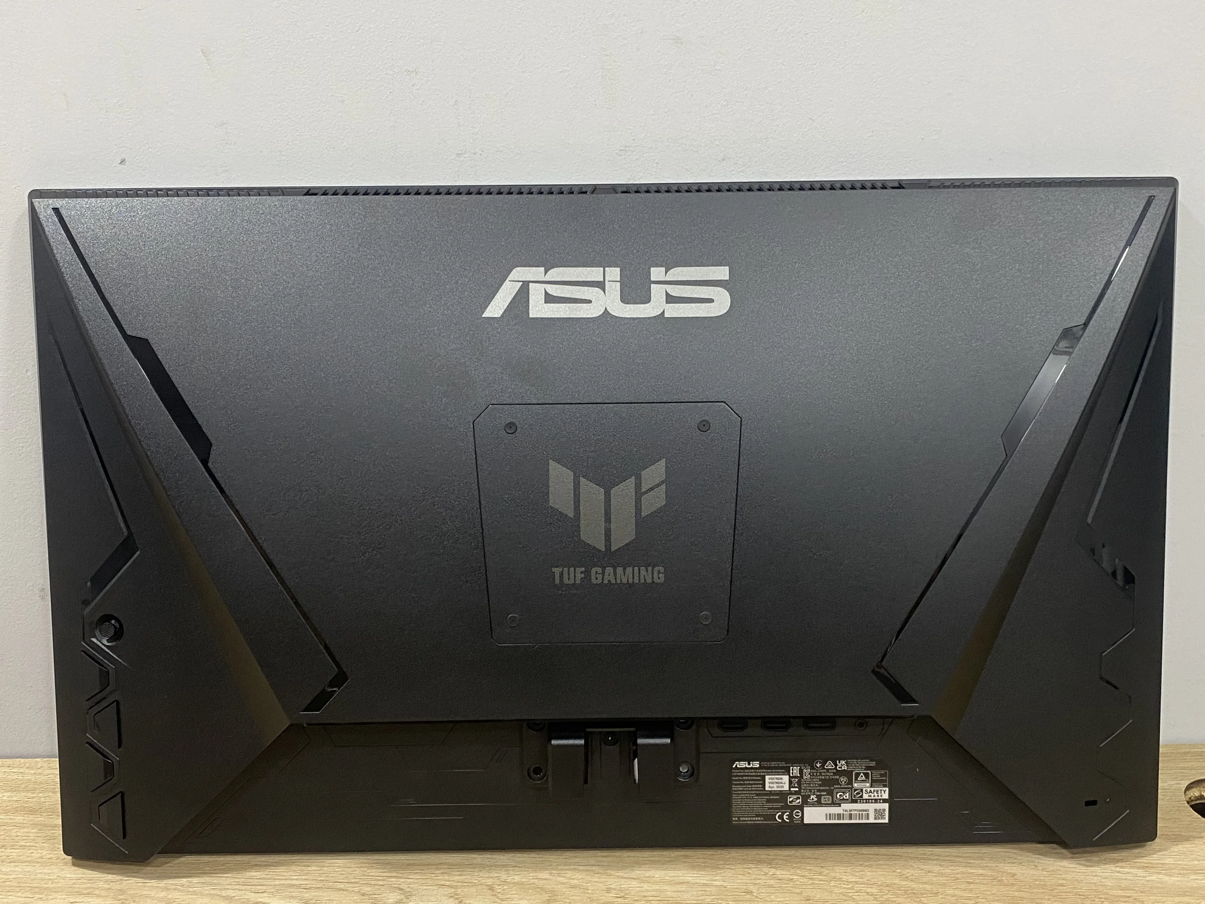 Monitor Asus VG279Q3A-J 27 Pulgadas Linea de pixel vertical en centro de pantalla (Outlet)