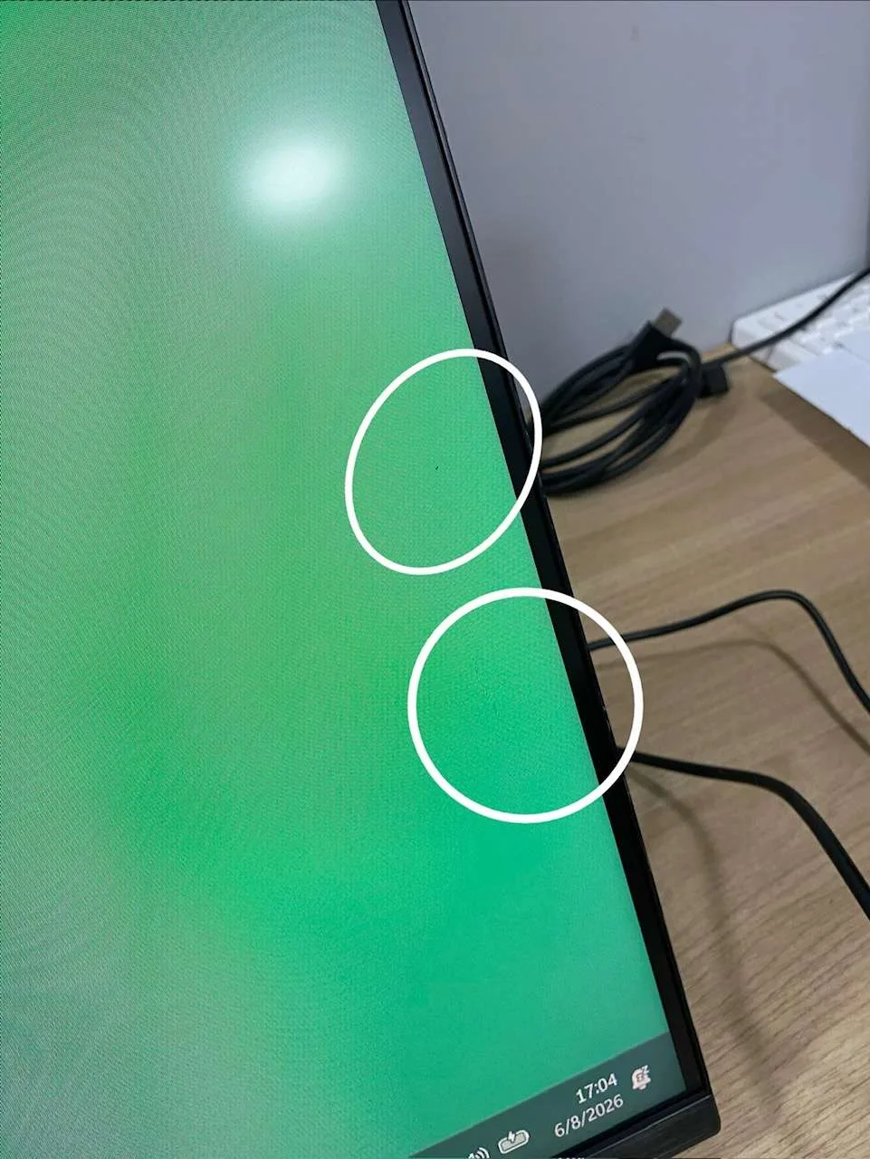 Monitor Samsung LS32BM500ELCZB 32 Pulgadas 1 PIXEL QUEMADO + RAYA EN PANTALLA LADO DERECHO (Outlet)