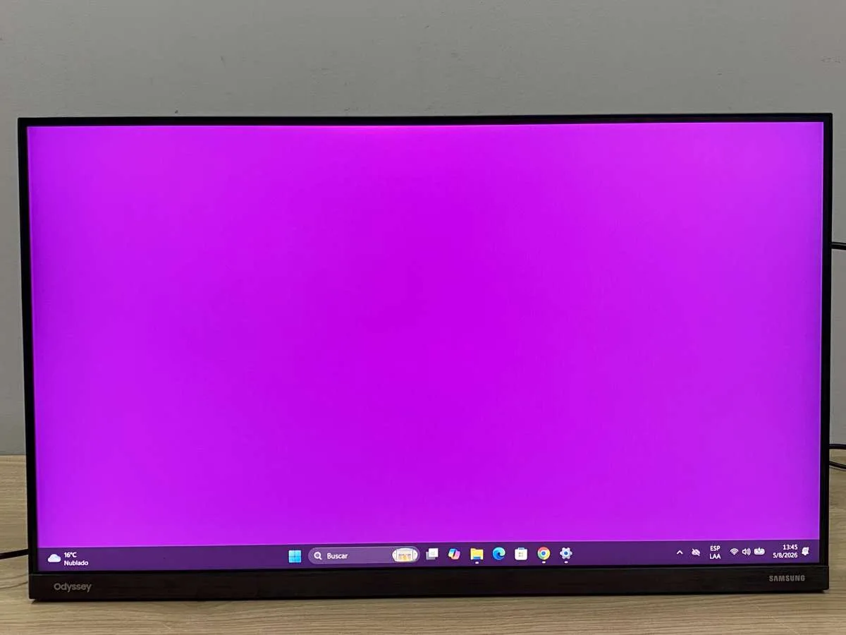 Monitor Samsung LS24BG300 23,8 Pulgadas 144hz 2 PIXEL QUEMADOS EN PANTALLA LADO IZQUIERDO (Outlet)