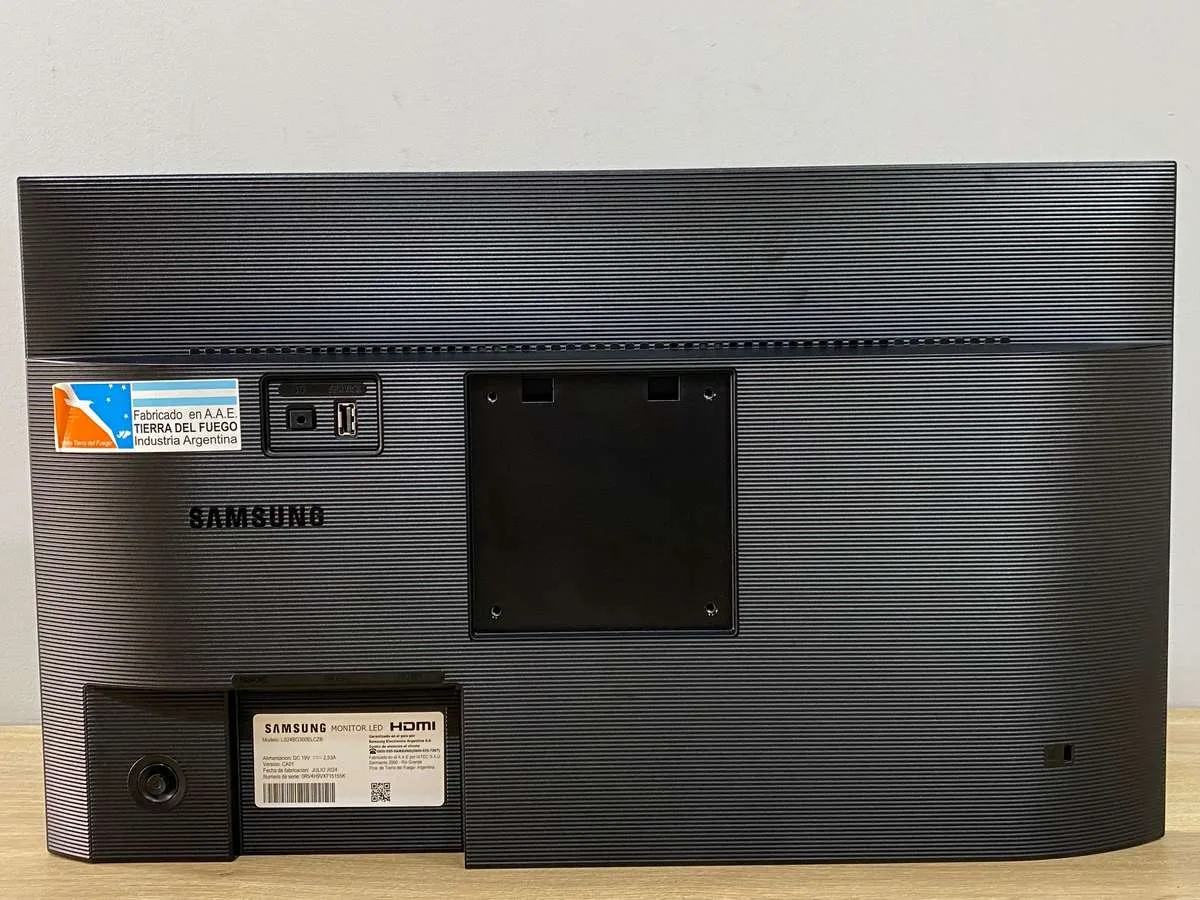 Monitor Samsung LS24BG300ELCZB 24 Pulgadas Caja Dañada (Outlet)