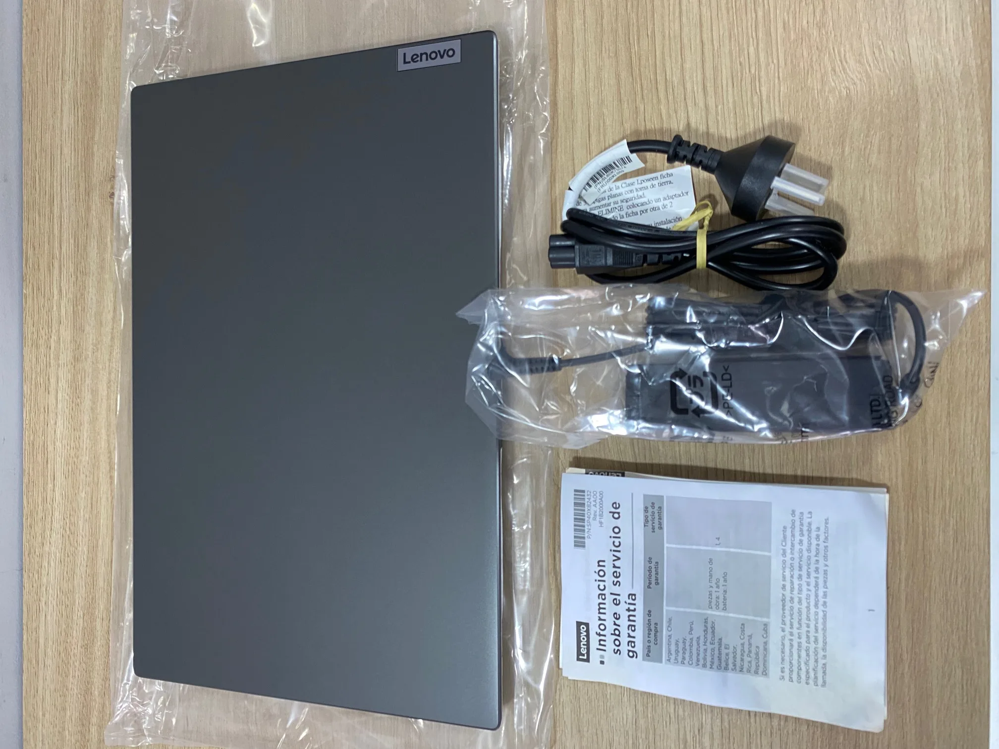 Notebook Lenovo V15 G4 IRU 15.6